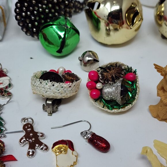 Christmas Assemblage Crafting Lot Mixed Presents Candy Cane Bells Ribbon Beads V - Picture 12 of 13